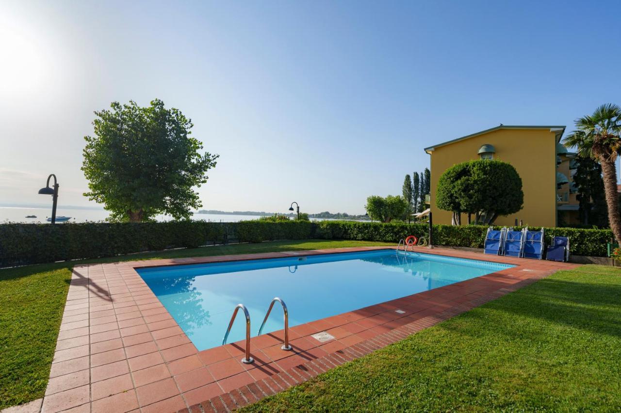 Lake Apartment Primea Sirmione Luaran gambar